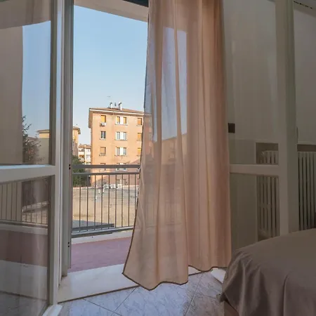 Fioravanti - San Luca & Genesis House, A Pochi Passi Dalla Stazione, Vicino Al Cuore Di Bologna