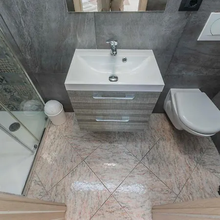 Aparthotel Fioravanti - San Luca & Genesis House, A Pochi Passi Dalla Stazione, Vicino Al Cuore Di Bologna