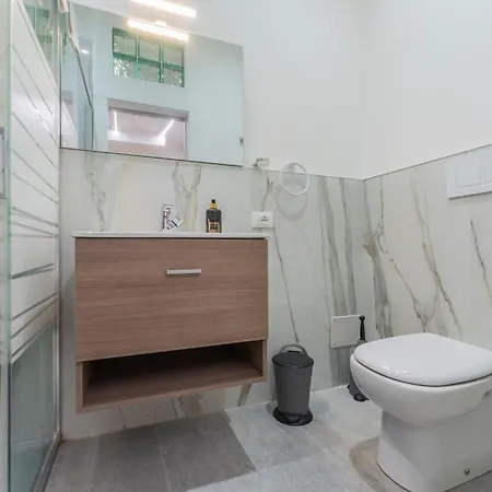 Fioravanti - San Luca & Genesis House, A Pochi Passi Dalla Stazione, Vicino Al Cuore Di *