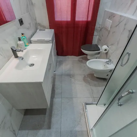 Aparthotel Fioravanti - San Luca & Genesis House, A Pochi Passi Dalla Stazione, Vicino Al Cuore Di *
