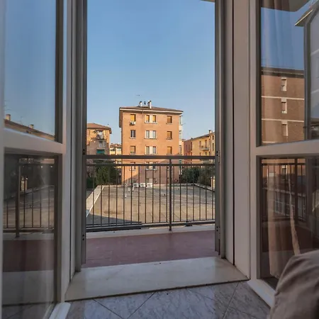 Fioravanti - San Luca & Genesis House, A Pochi Passi Dalla Stazione, Vicino Al Cuore Di Bologna