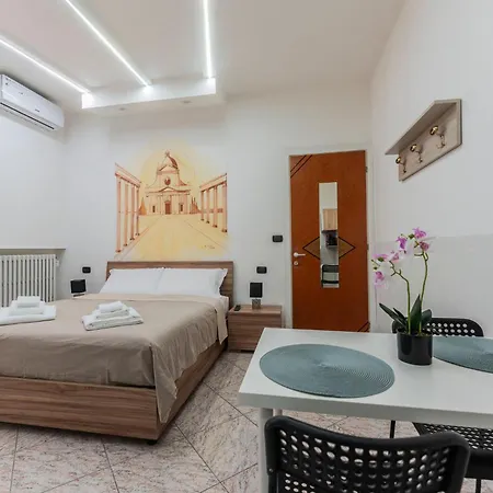 Aparthotel Fioravanti - San Luca & Genesis House, A Pochi Passi Dalla Stazione, Vicino Al Cuore Di Bologna