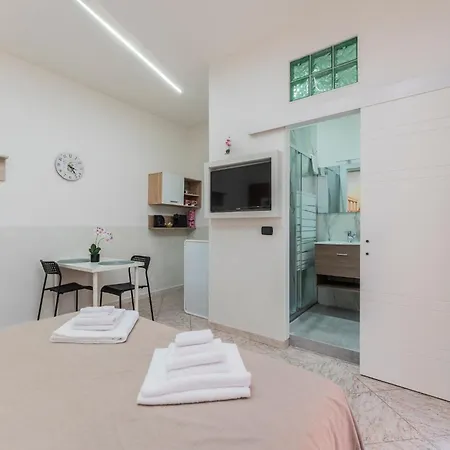 Aparthotel Fioravanti - San Luca & Genesis House, A Pochi Passi Dalla Stazione, Vicino Al Cuore Di Bologna