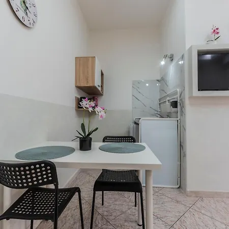 Fioravanti - San Luca & Genesis House, A Pochi Passi Dalla Stazione, Vicino Al Cuore Di Aparthotel *