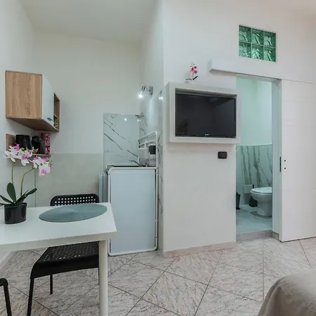 Aparthotel Fioravanti - San Luca & Genesis House, A Pochi Passi Dalla Stazione, Vicino Al Cuore Di *