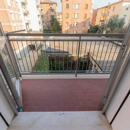 Fioravanti - San Luca & Genesis House, A Pochi Passi Dalla Stazione, Vicino Al Cuore Di Bologna