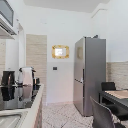 Fioravanti - San Luca & Genesis House, A Pochi Passi Dalla Stazione, Vicino Al Cuore Di 3*