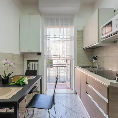 Apartahotel Fioravanti - San Luca & Genesis House, A Pochi Passi Dalla Stazione, Vicino Al Cuore Di