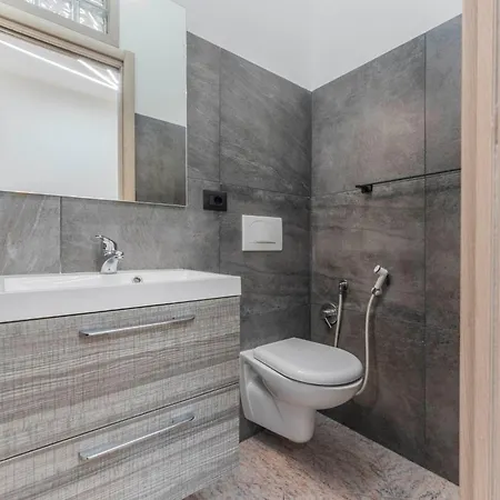 Fioravanti - San Luca & Genesis House, A Pochi Passi Dalla Stazione, Vicino Al Cuore Di Apartahotel Bolonia