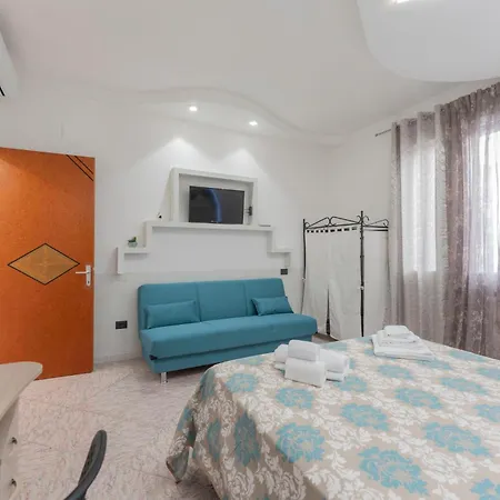 Fioravanti - San Luca & Genesis House, A Pochi Passi Dalla Stazione, Vicino Al Cuore Di