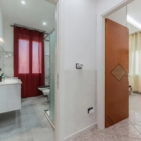 Fioravanti - San Luca & Genesis House, A Pochi Passi Dalla Stazione, Vicino Al Cuore Di 3*