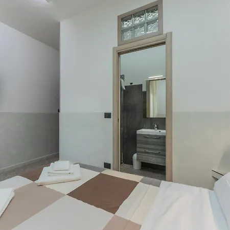 Fioravanti - San Luca & Genesis House, A Pochi Passi Dalla Stazione, Vicino Al Cuore Di 3* Bolonia