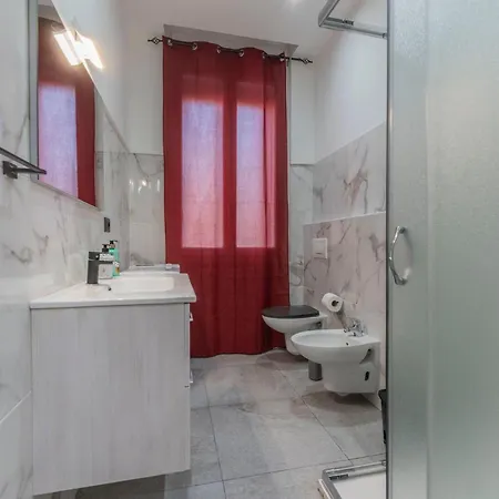 Fioravanti - San Luca & Genesis House, A Pochi Passi Dalla Stazione, Vicino Al Cuore Di Apartahotel 3*