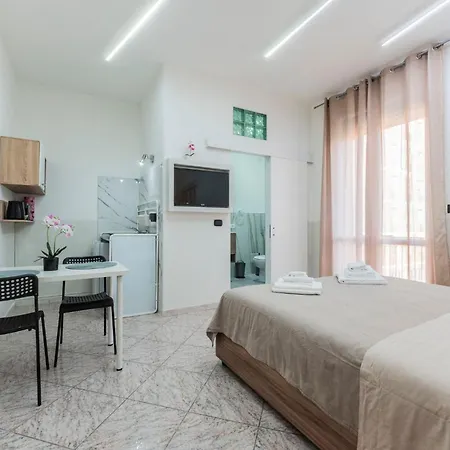 Fioravanti - San Luca & Genesis House, A Pochi Passi Dalla Stazione, Vicino Al Cuore Di 3*