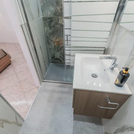 Fioravanti - San Luca & Genesis House, A Pochi Passi Dalla Stazione, Vicino Al Cuore Di Bolonia