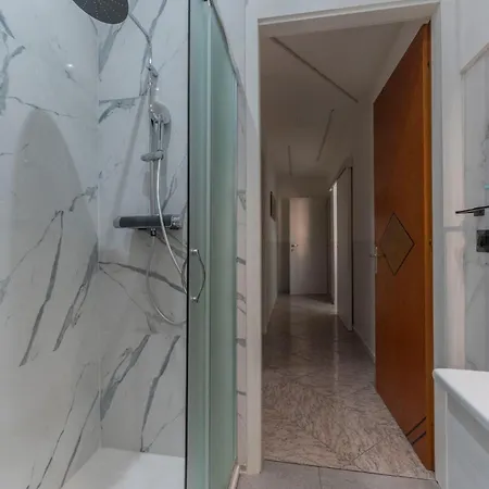 Fioravanti - San Luca & Genesis House, A Pochi Passi Dalla Stazione, Vicino Al Cuore Di Apartahotel