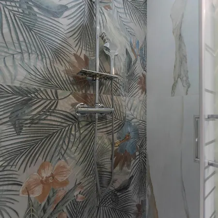 Fioravanti - San Luca & Genesis House, A Pochi Passi Dalla Stazione, Vicino Al Cuore Di Apartahotel 3*