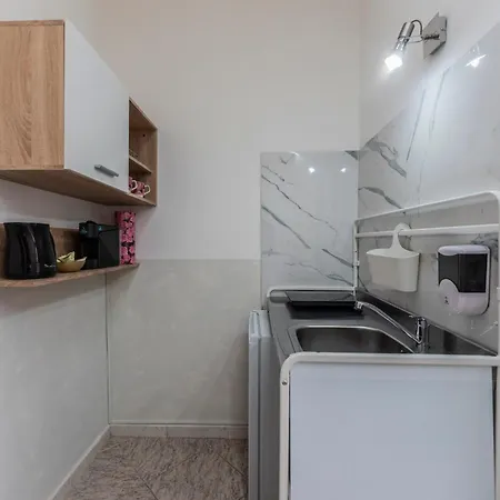 Fioravanti - San Luca & Genesis House, A Pochi Passi Dalla Stazione, Vicino Al Cuore Di