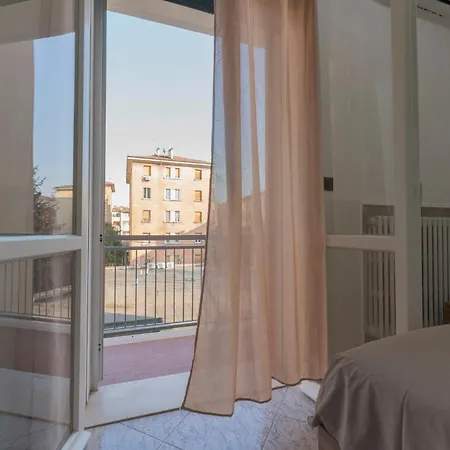 Apartahotel Fioravanti - San Luca & Genesis House, A Pochi Passi Dalla Stazione, Vicino Al Cuore Di Bolonia