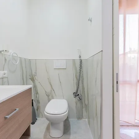 Fioravanti - San Luca & Genesis House, A Pochi Passi Dalla Stazione, Vicino Al Cuore Di Apartahotel