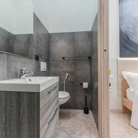 Fioravanti - San Luca & Genesis House, A Pochi Passi Dalla Stazione, Vicino Al Cuore Di Apartahotel Bolonia