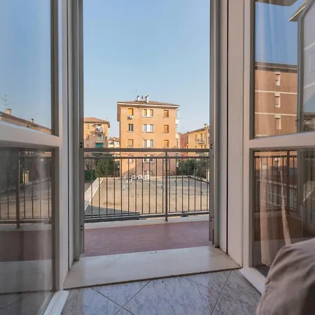 Fioravanti - San Luca & Genesis House, A Pochi Passi Dalla Stazione, Vicino Al Cuore Di 3*