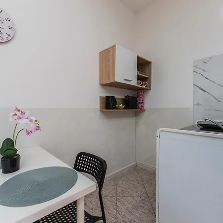 Fioravanti - San Luca & Genesis House, A Pochi Passi Dalla Stazione, Vicino Al Cuore Di 3* Bolonia