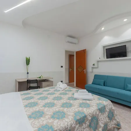 Fioravanti - San Luca & Genesis House, A Pochi Passi Dalla Stazione, Vicino Al Cuore Di 3* Bolonia