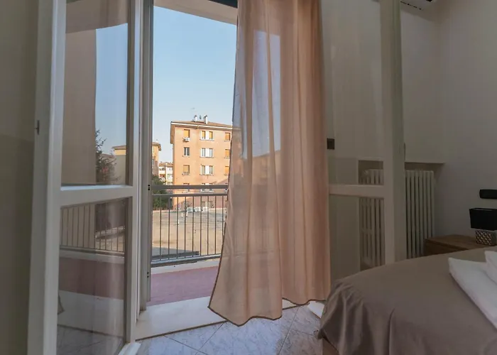 Fioravanti - San Luca & Genesis House, A Pochi Passi Dalla Stazione, Vicino Al Cuore Di Bologna