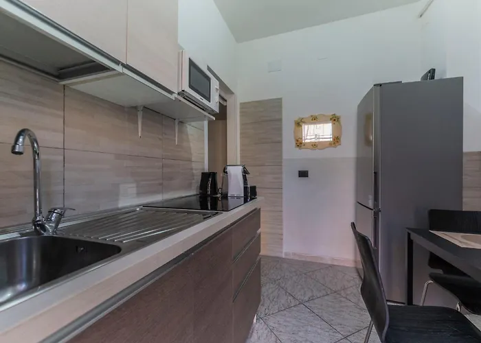 Apartmanhotel Fioravanti - San Luca & Genesis House, A Pochi Passi Dalla Stazione, Vicino Al Cuore Di 3*