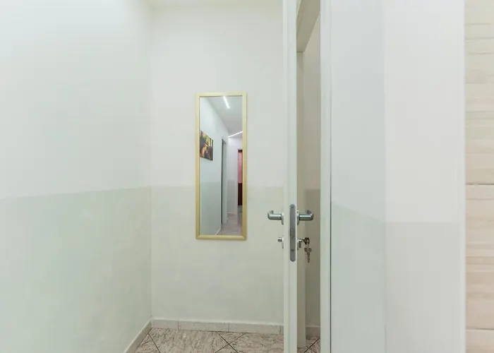 Fioravanti - San Luca & Genesis House, A Pochi Passi Dalla Stazione, Vicino Al Cuore Di Apartmanhotel 3*