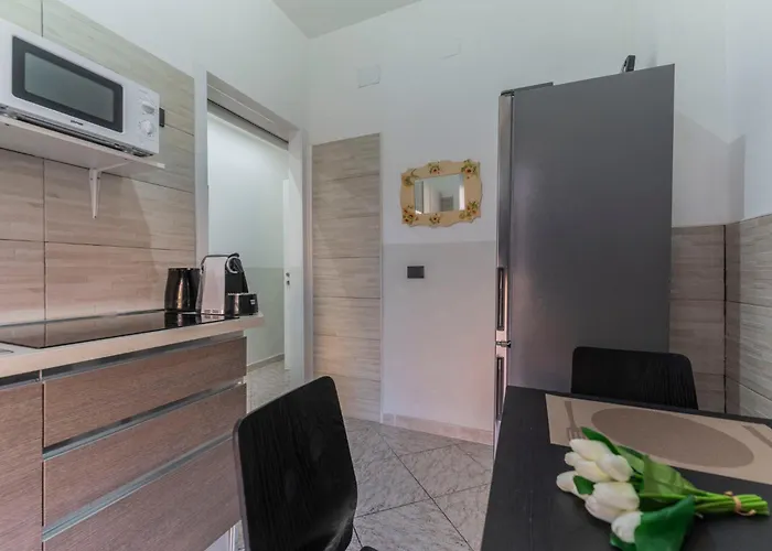Apartmanhotel Fioravanti - San Luca & Genesis House, A Pochi Passi Dalla Stazione, Vicino Al Cuore Di Bologna