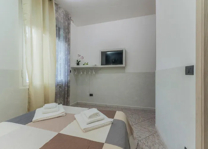 Fioravanti - San Luca & Genesis House, A Pochi Passi Dalla Stazione, Vicino Al Cuore Di 3*