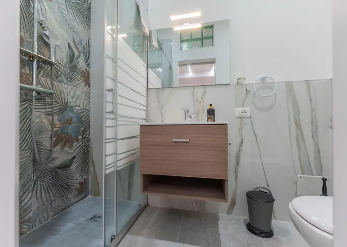 Fioravanti - San Luca & Genesis House, A Pochi Passi Dalla Stazione, Vicino Al Cuore Di 3* Bologna