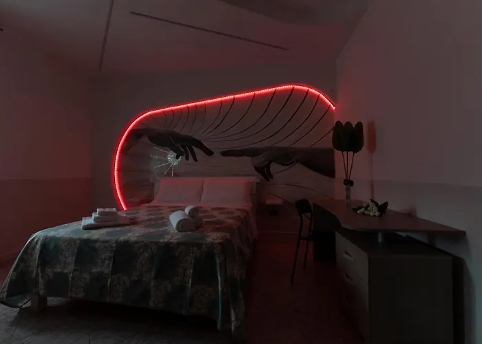 Fioravanti - San Luca & Genesis House, A Pochi Passi Dalla Stazione, Vicino Al Cuore Di Apartmanhotel 3*