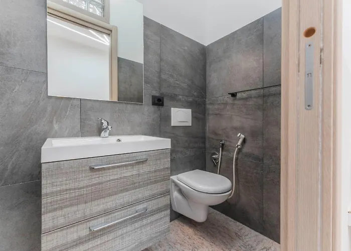 Fioravanti - San Luca & Genesis House, A Pochi Passi Dalla Stazione, Vicino Al Cuore Di Apartmanhotel Bologna