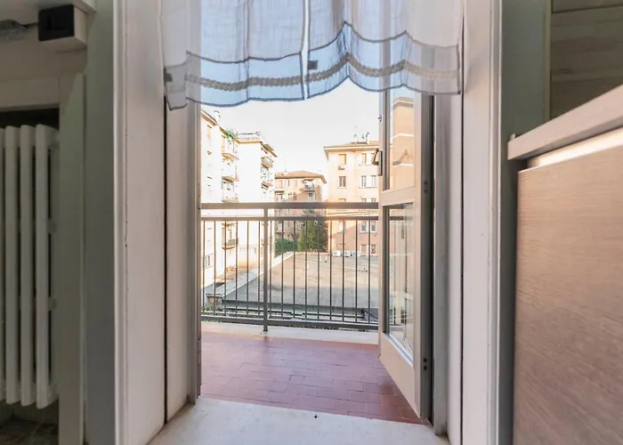 Fioravanti - San Luca & Genesis House, A Pochi Passi Dalla Stazione, Vicino Al Cuore Di 3*