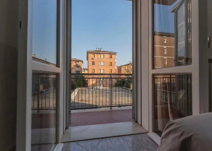 Fioravanti - San Luca & Genesis House, A Pochi Passi Dalla Stazione, Vicino Al Cuore Di Bologna