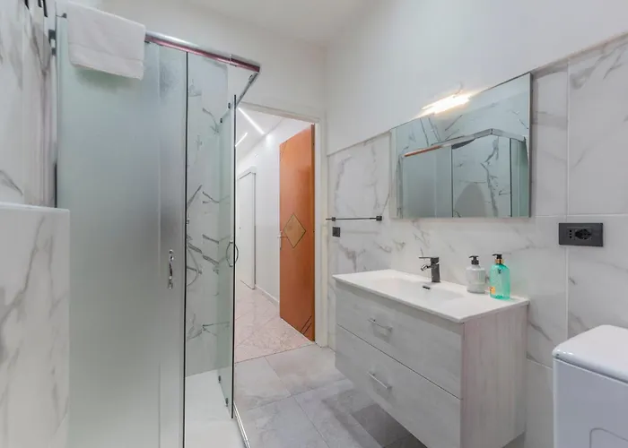 Fioravanti - San Luca & Genesis House, A Pochi Passi Dalla Stazione, Vicino Al Cuore Di 3* Bologna