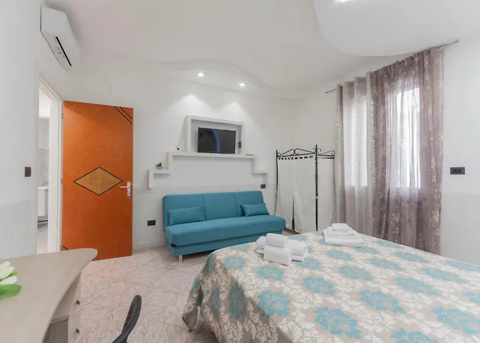 Fioravanti - San Luca & Genesis House, A Pochi Passi Dalla Stazione, Vicino Al Cuore Di