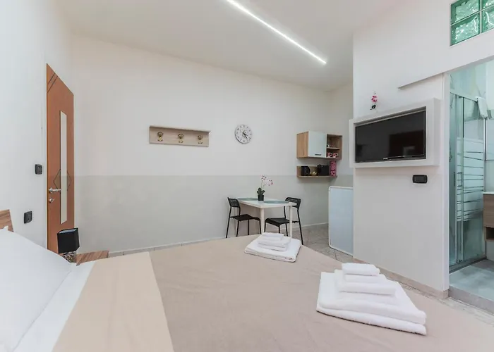 Fioravanti - San Luca & Genesis House, A Pochi Passi Dalla Stazione, Vicino Al Cuore Di Apartmanhotel