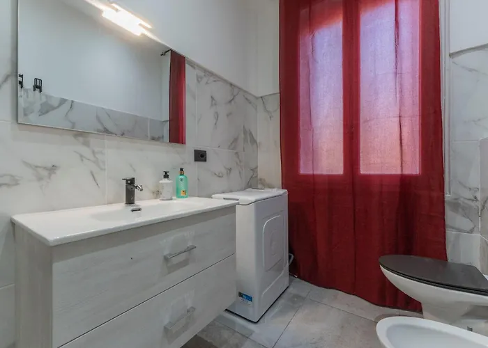 Fioravanti - San Luca & Genesis House, A Pochi Passi Dalla Stazione, Vicino Al Cuore Di Apartmanhotel 3*