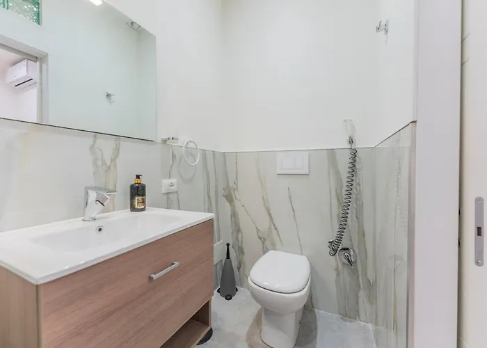 Apartmanhotel Fioravanti - San Luca & Genesis House, A Pochi Passi Dalla Stazione, Vicino Al Cuore Di 3*