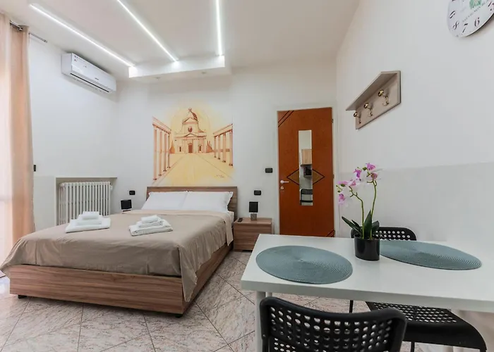 Apartmanhotel Fioravanti - San Luca & Genesis House, A Pochi Passi Dalla Stazione, Vicino Al Cuore Di Bologna