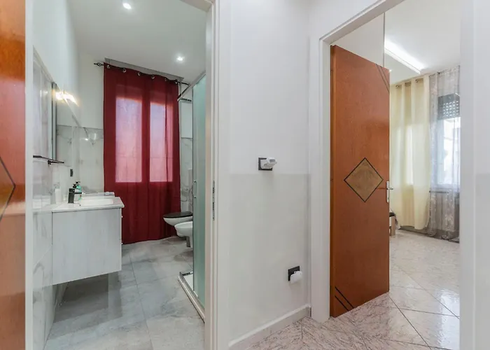 Fioravanti - San Luca & Genesis House, A Pochi Passi Dalla Stazione, Vicino Al Cuore Di 3*