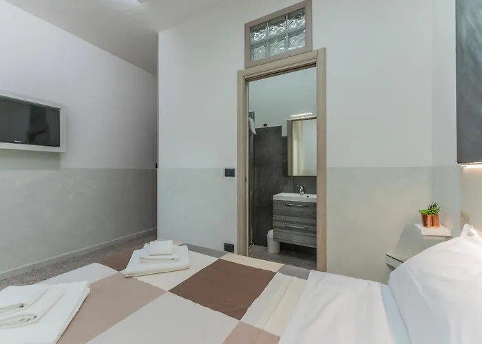 Fioravanti - San Luca & Genesis House, A Pochi Passi Dalla Stazione, Vicino Al Cuore Di 3* Bologna