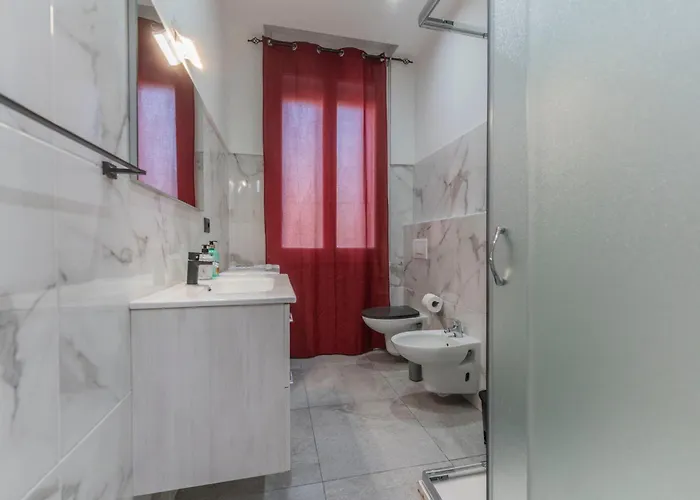 Fioravanti - San Luca & Genesis House, A Pochi Passi Dalla Stazione, Vicino Al Cuore Di Apartmanhotel 3*