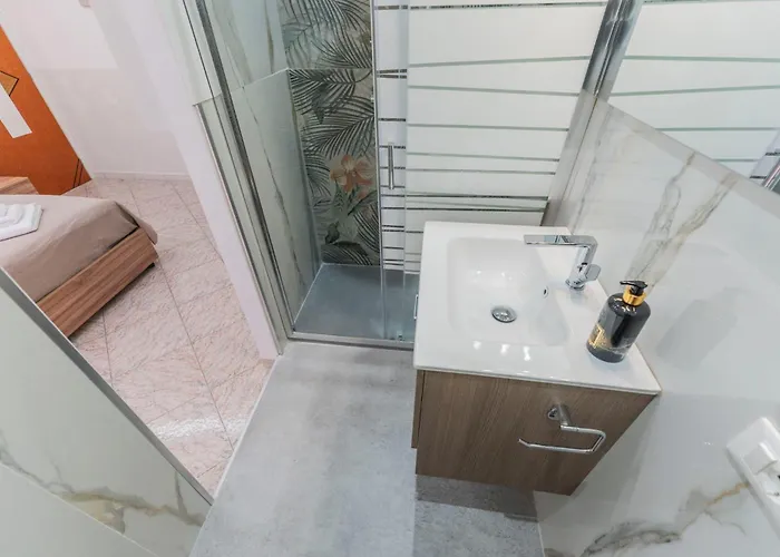 Fioravanti - San Luca & Genesis House, A Pochi Passi Dalla Stazione, Vicino Al Cuore Di Bologna