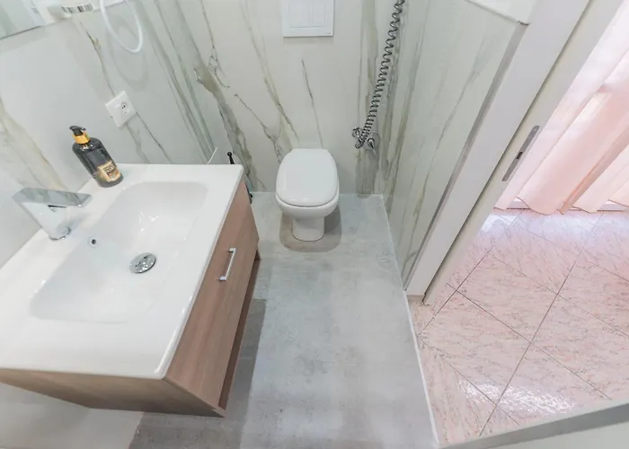 Apartmanhotel Fioravanti - San Luca & Genesis House, A Pochi Passi Dalla Stazione, Vicino Al Cuore Di