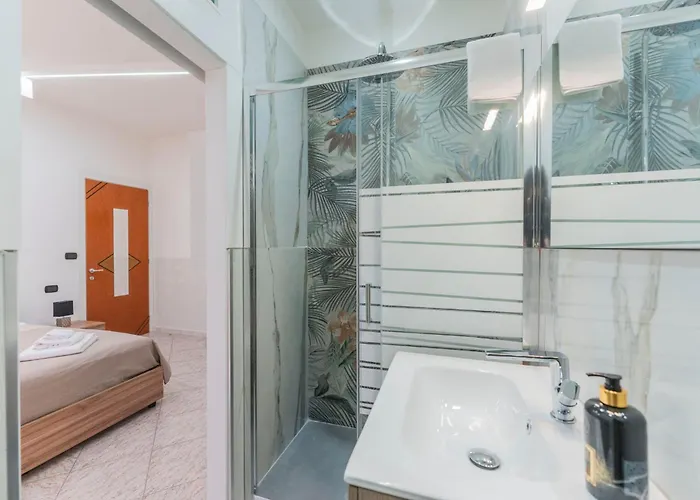 Fioravanti - San Luca & Genesis House, A Pochi Passi Dalla Stazione, Vicino Al Cuore Di Bologna